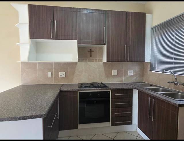 2 BEDROOM PROPERTY TO RENT IN MOOIKLOOF RIDGE ESTATE